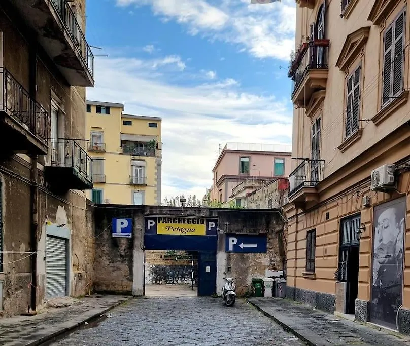 Casa Comoda E Centrale In Quartiere Storico Di Napoli Naples