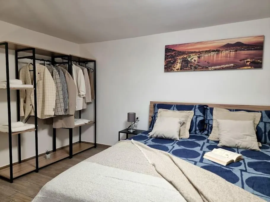 Casa Comoda E Centrale In Quartiere Storico Di Napoli Naples