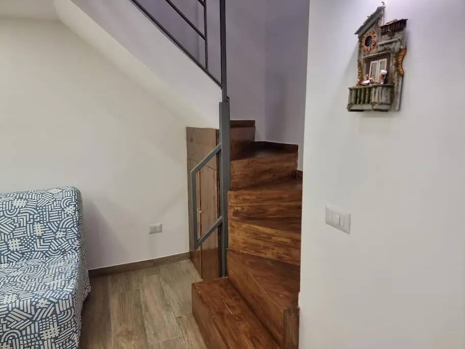 Casa Comoda E Centrale In Quartiere Storico Di Napoli 0*, נאפולי