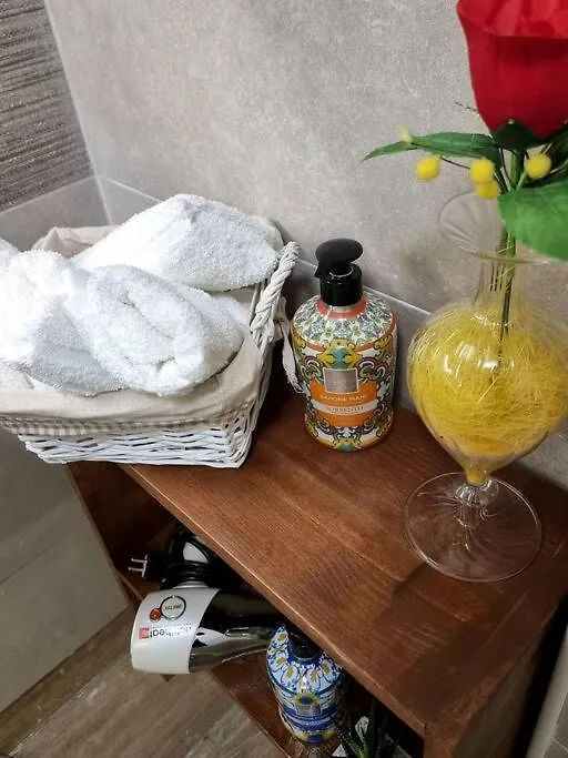 Casa Comoda E Centrale In Quartiere Storico Di Napoli 0*, Naples