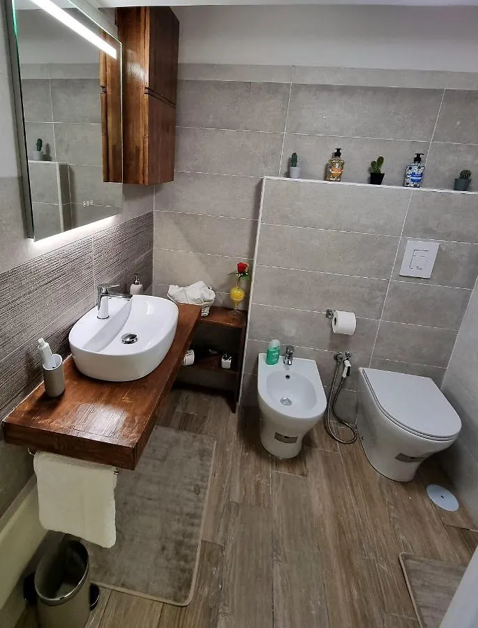 Casa Comoda E Centrale In Quartiere Storico Di Napoli 0*, Naples Italy