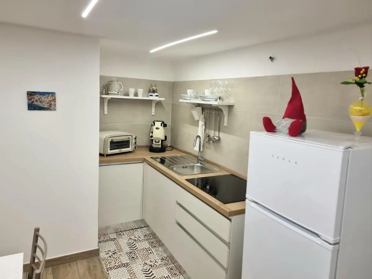 Casa Comoda E Centrale In Quartiere Storico Di Napoli